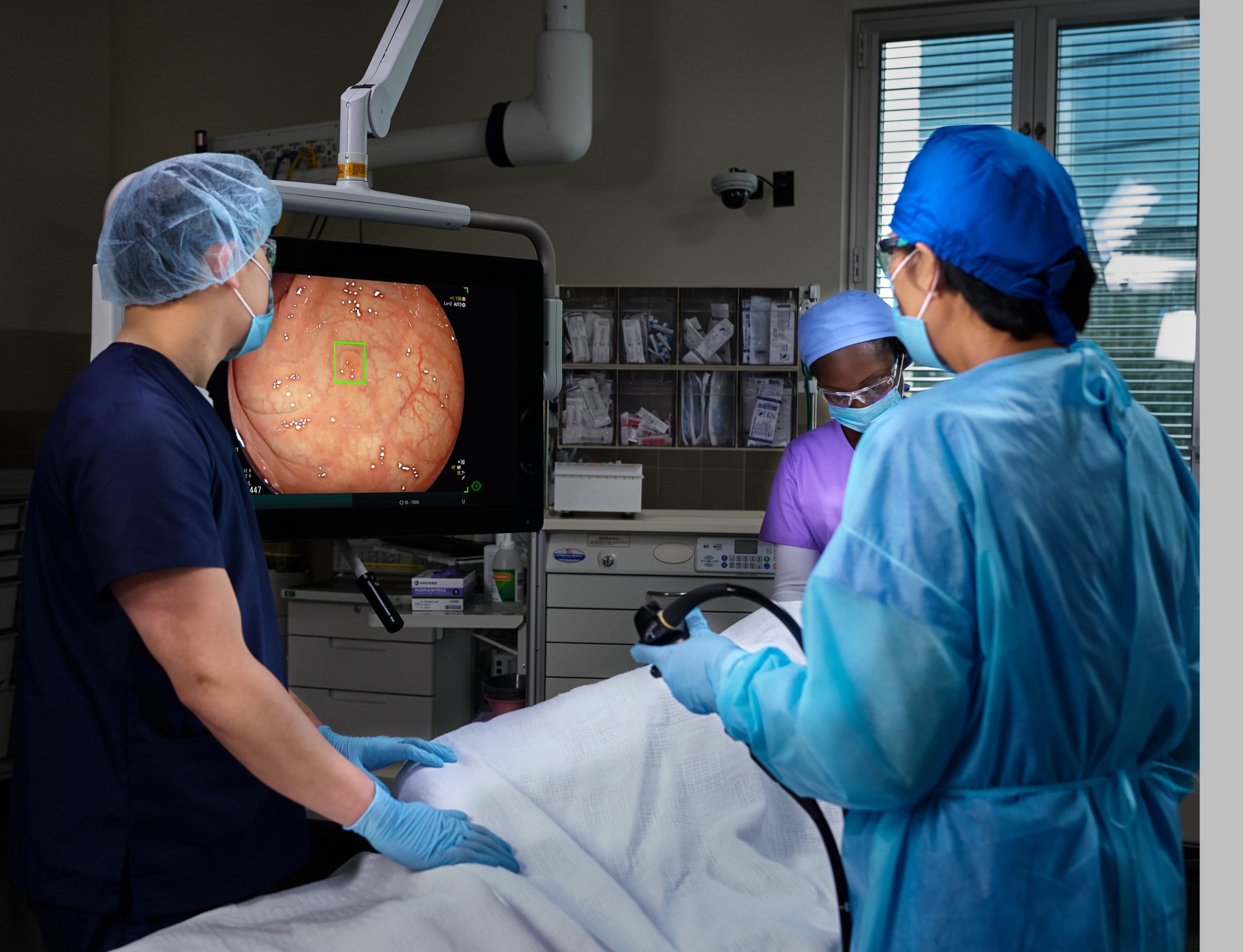 AI-enabled endoscopy device and monitor in a procedure room.